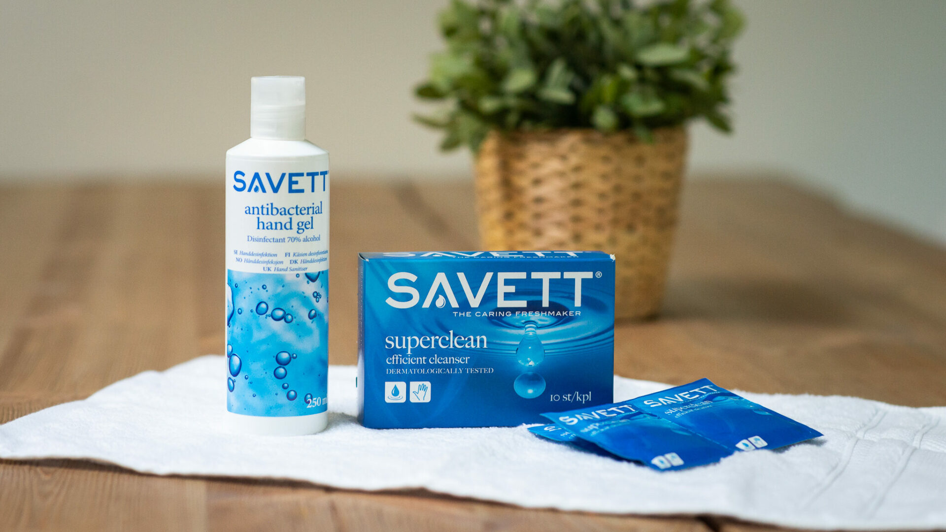 Savett-Supercleanantibacterialhandgeljasupercleankosteuspyyhe03-aspect-ratio-16-9